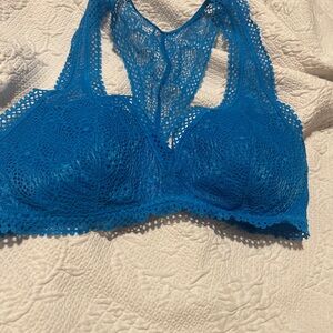 Victoria’s Secret Sz M Racerback Pullover Bralette in Bright Blue Lace Padded